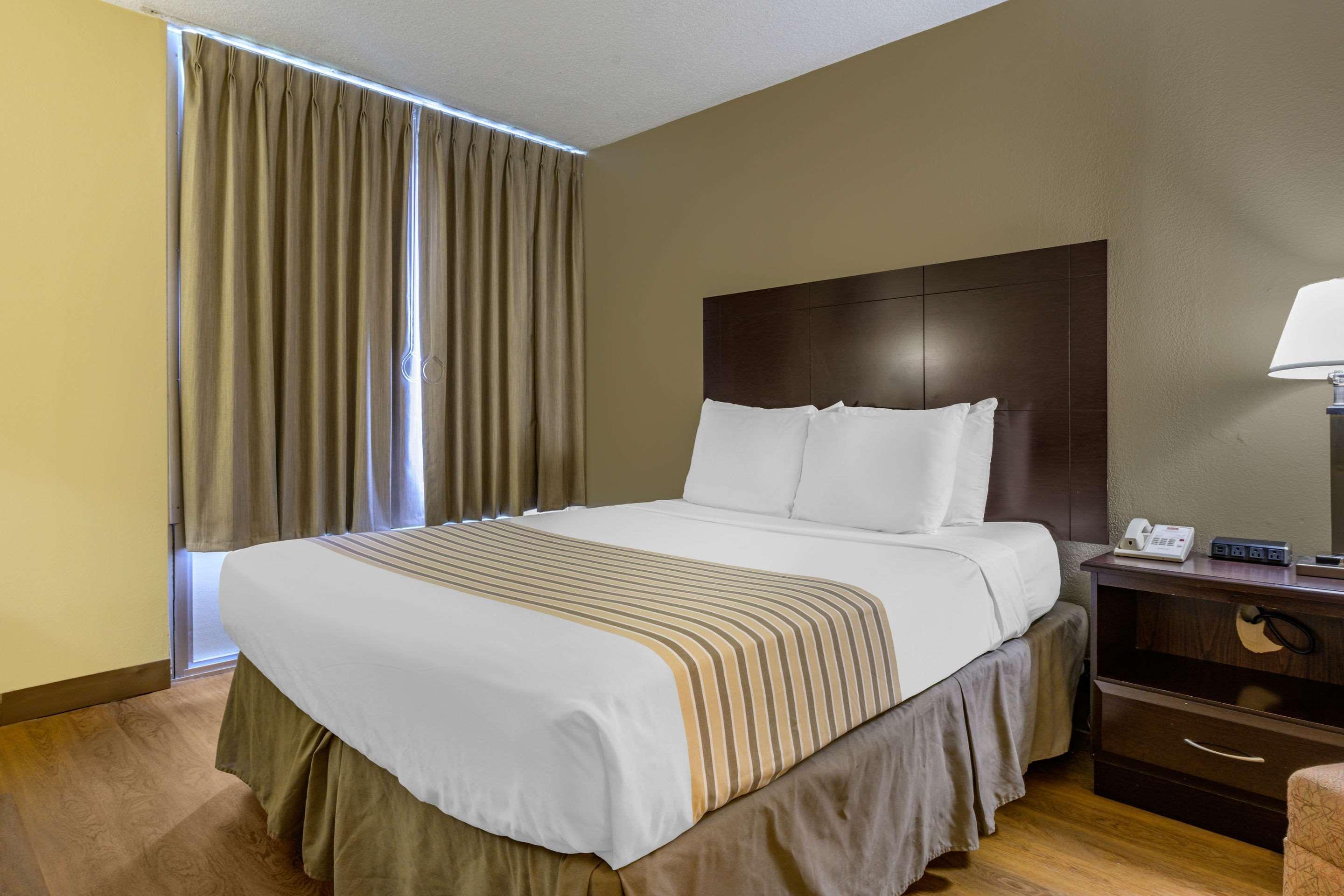 Econo Lodge Inn & Suites Triadelphia - Wheeling Zewnętrze zdjęcie