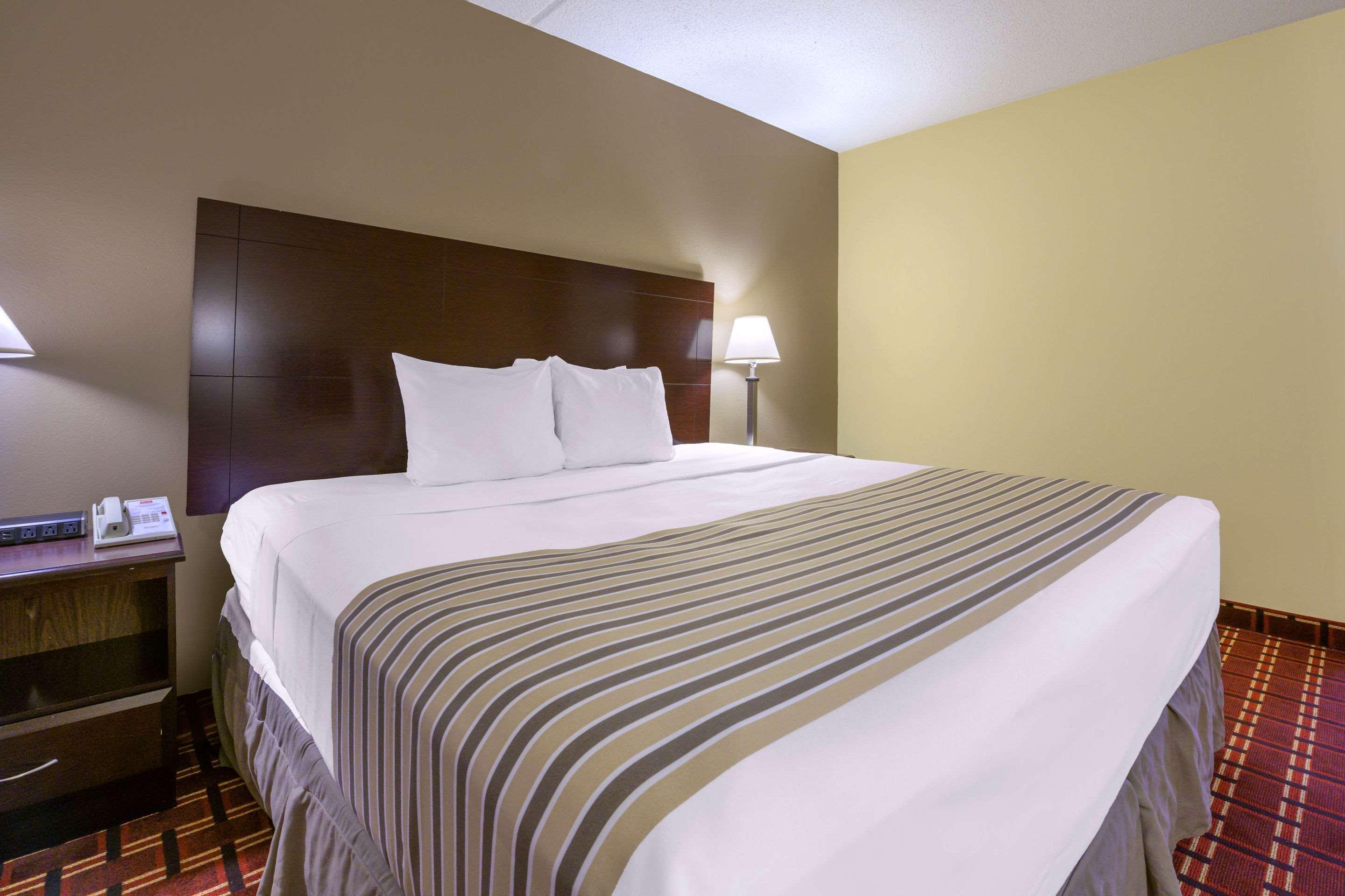 Econo Lodge Inn & Suites Triadelphia - Wheeling Zewnętrze zdjęcie