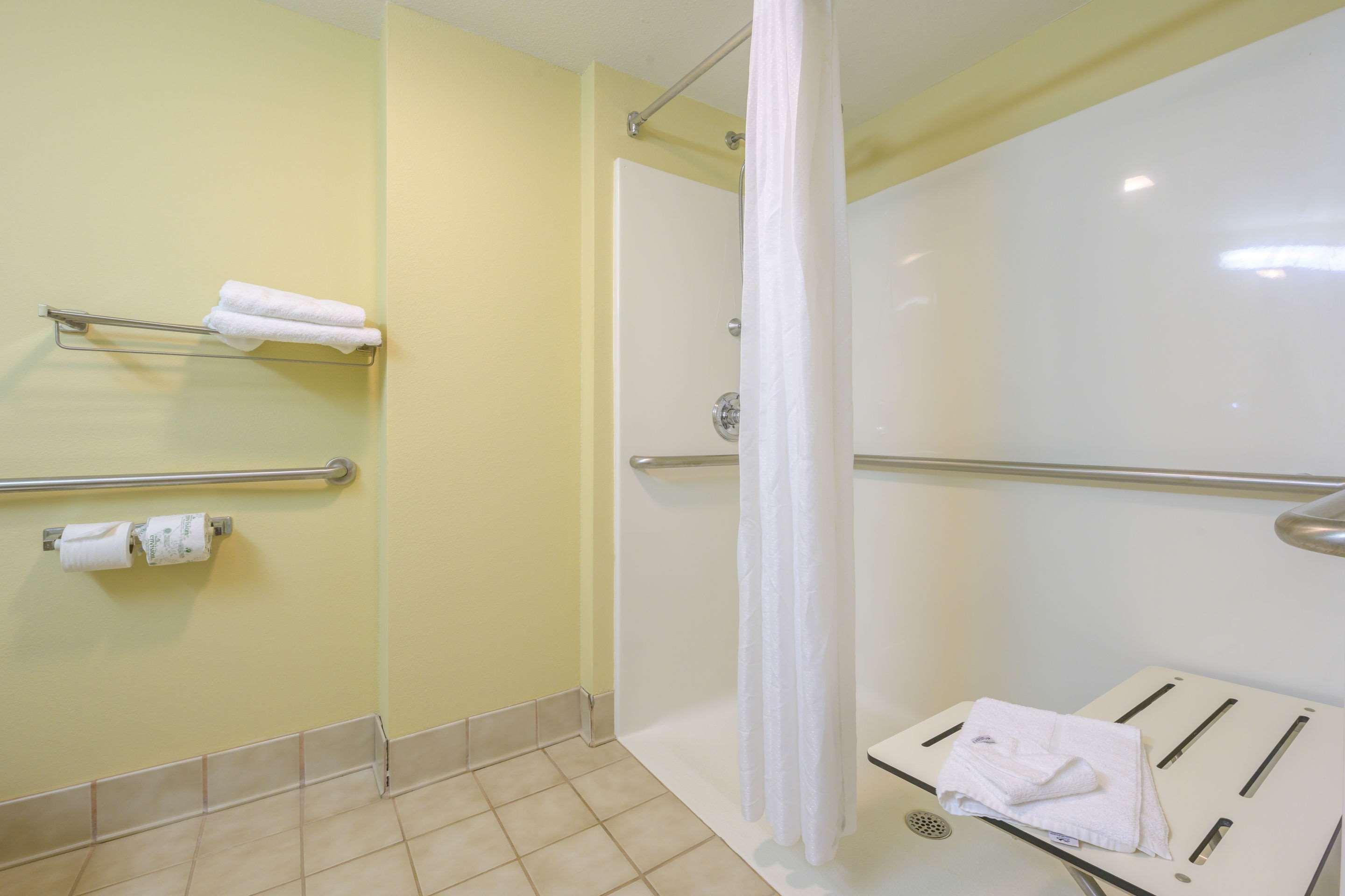 Econo Lodge Inn & Suites Triadelphia - Wheeling Zewnętrze zdjęcie
