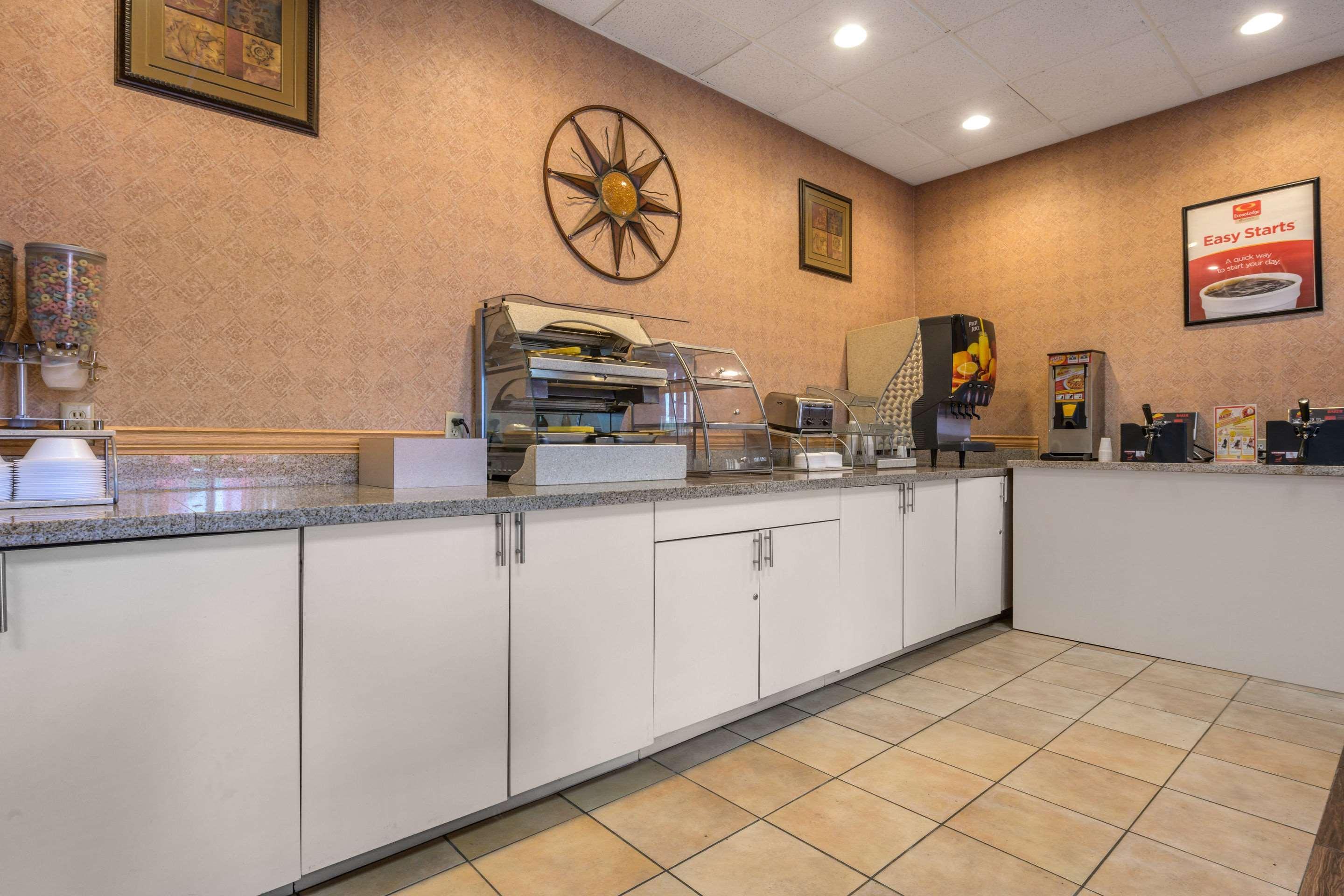 Econo Lodge Inn & Suites Triadelphia - Wheeling Zewnętrze zdjęcie