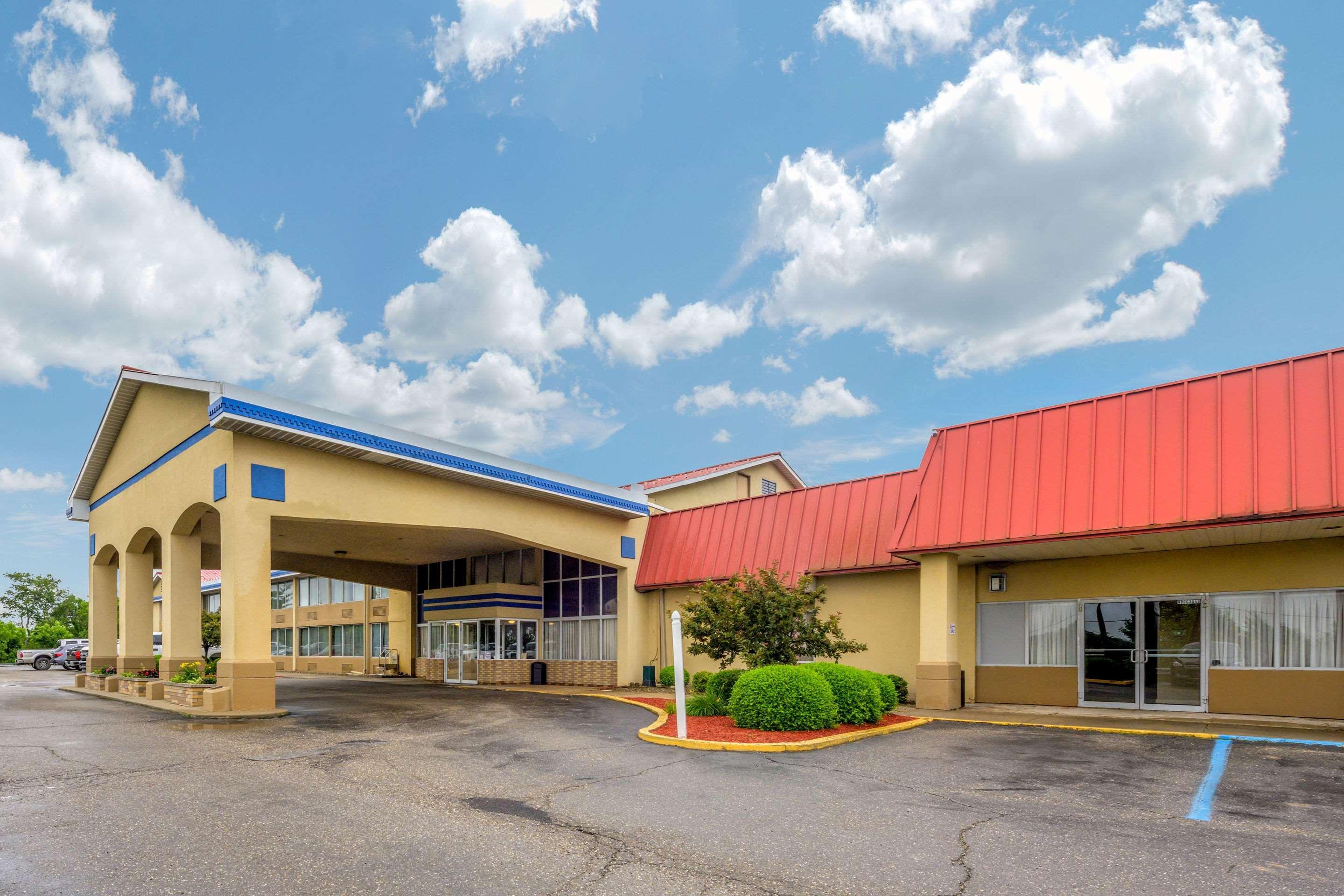 Econo Lodge Inn & Suites Triadelphia - Wheeling Zewnętrze zdjęcie