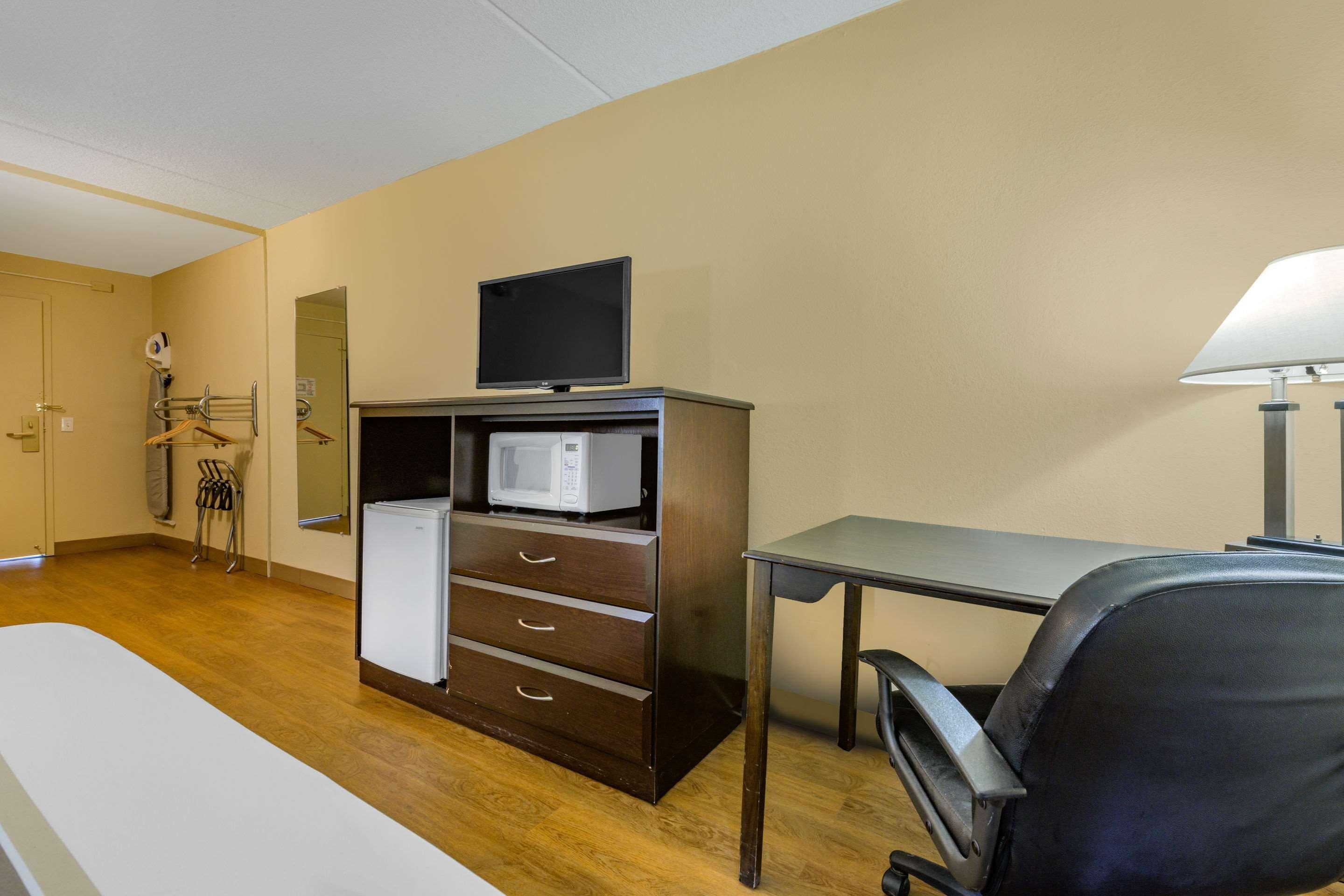 Econo Lodge Inn & Suites Triadelphia - Wheeling Zewnętrze zdjęcie