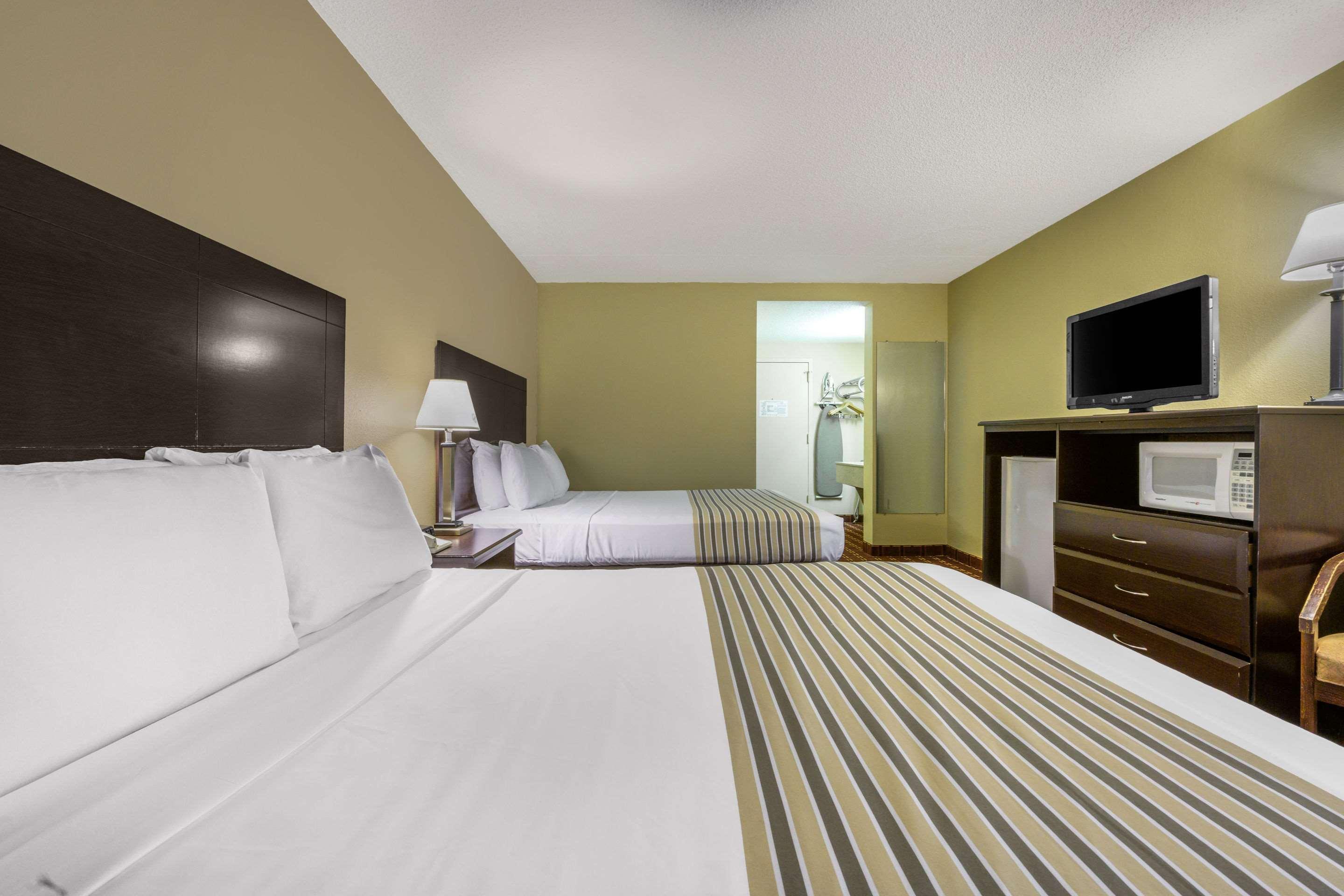 Econo Lodge Inn & Suites Triadelphia - Wheeling Zewnętrze zdjęcie