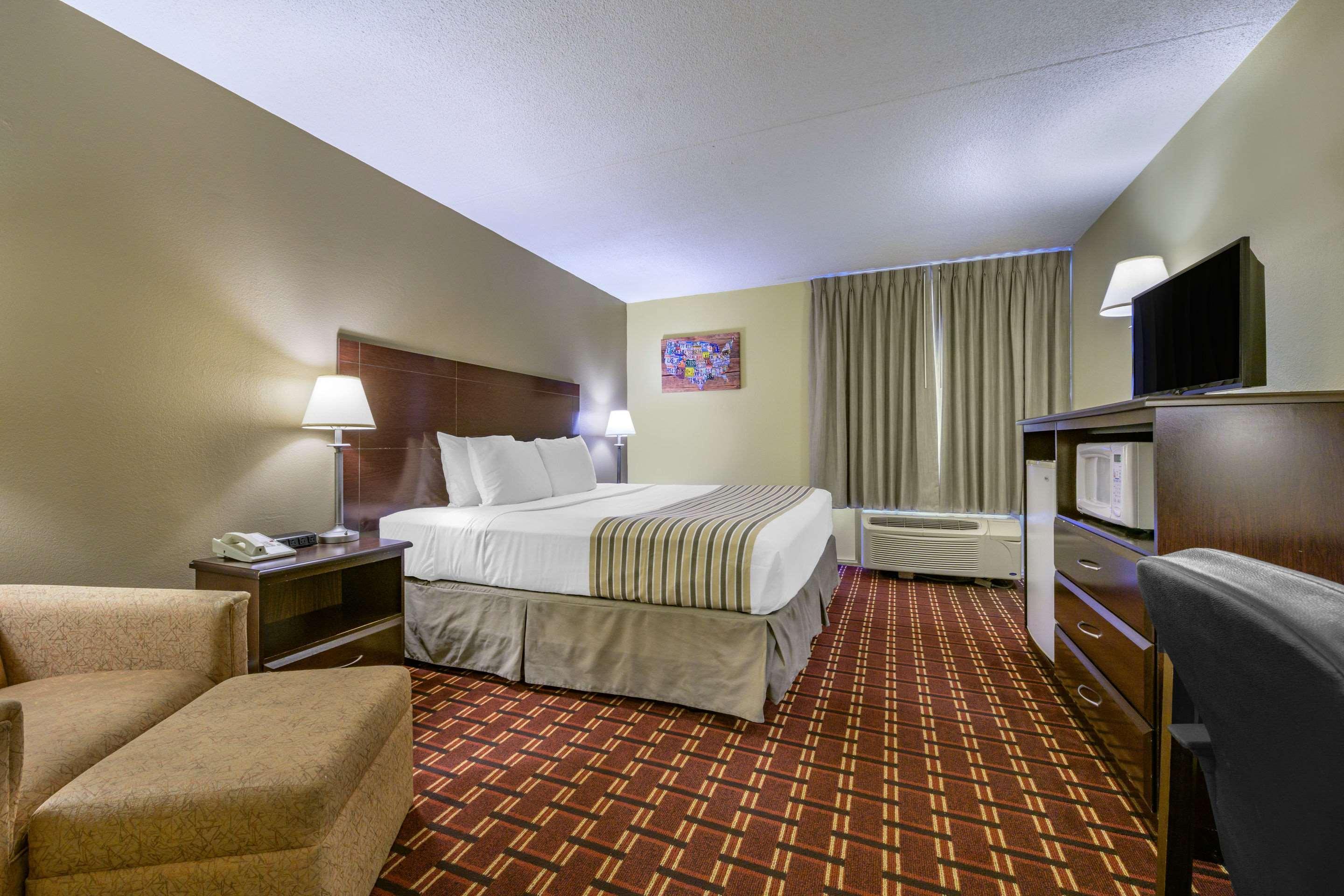 Econo Lodge Inn & Suites Triadelphia - Wheeling Zewnętrze zdjęcie