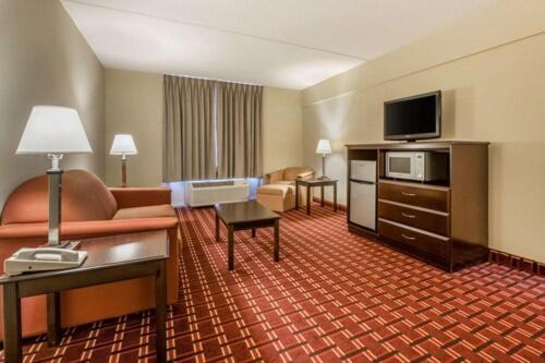 Econo Lodge Inn & Suites Triadelphia - Wheeling Zewnętrze zdjęcie
