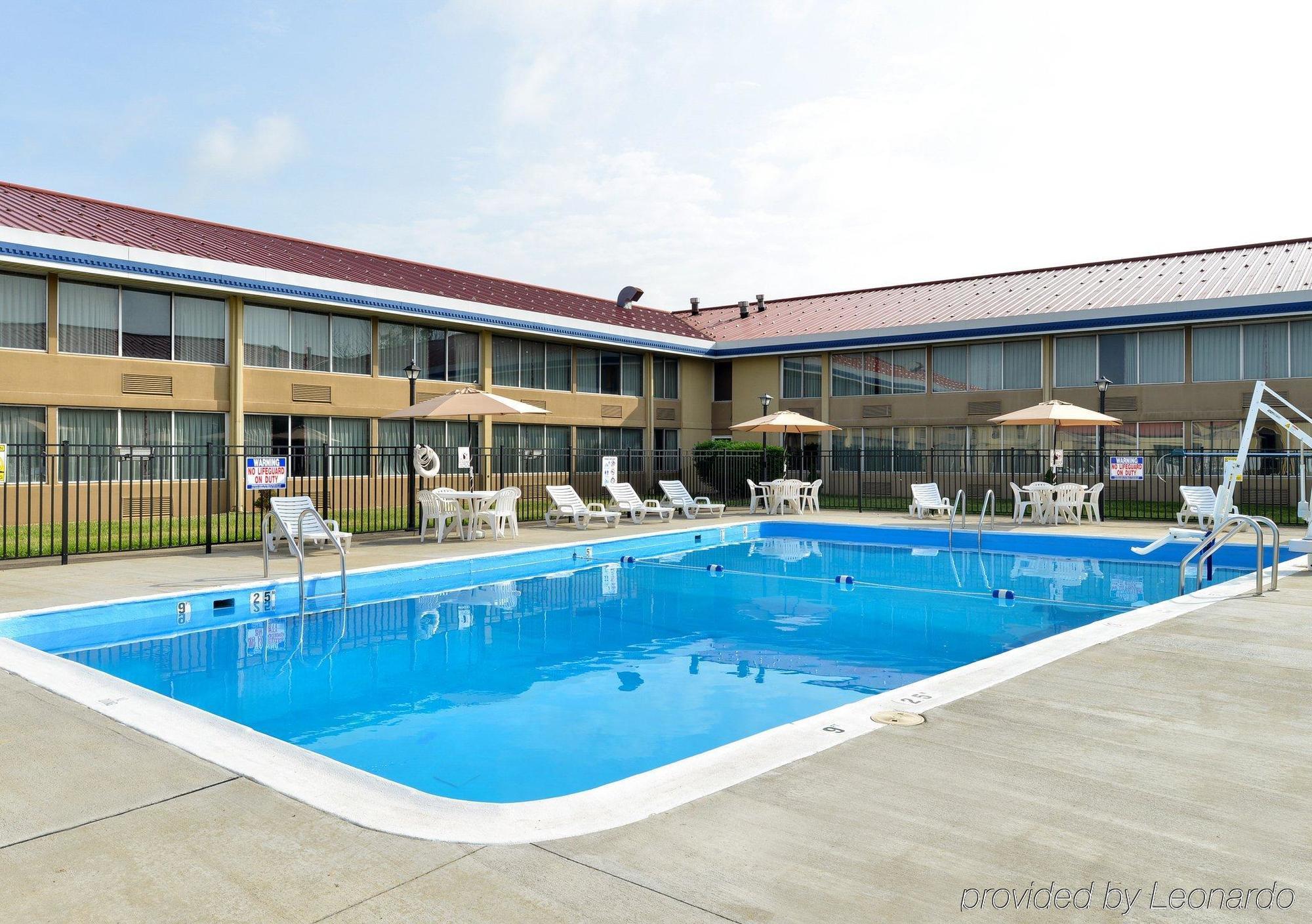 Econo Lodge Inn & Suites Triadelphia - Wheeling Zewnętrze zdjęcie
