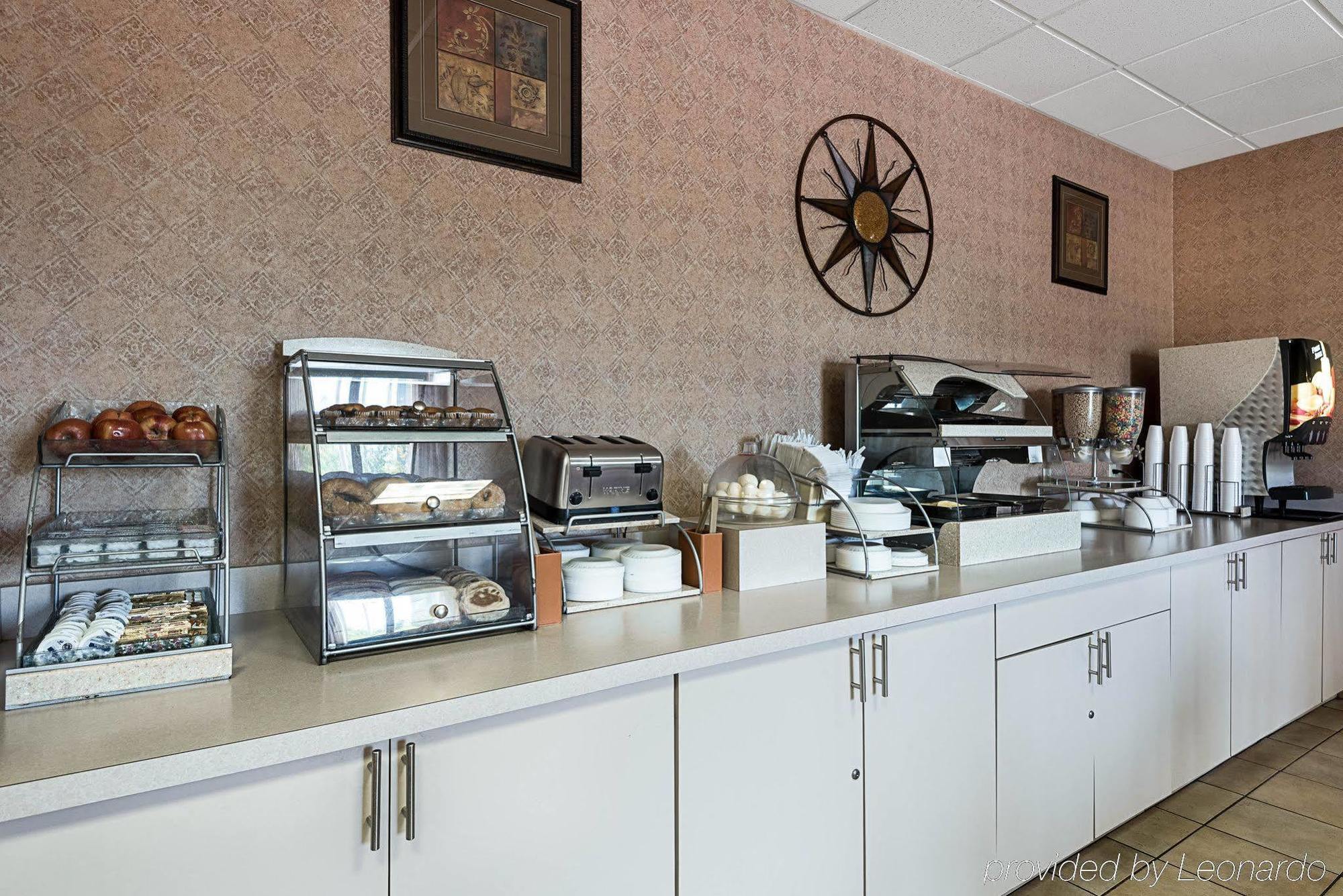 Econo Lodge Inn & Suites Triadelphia - Wheeling Zewnętrze zdjęcie