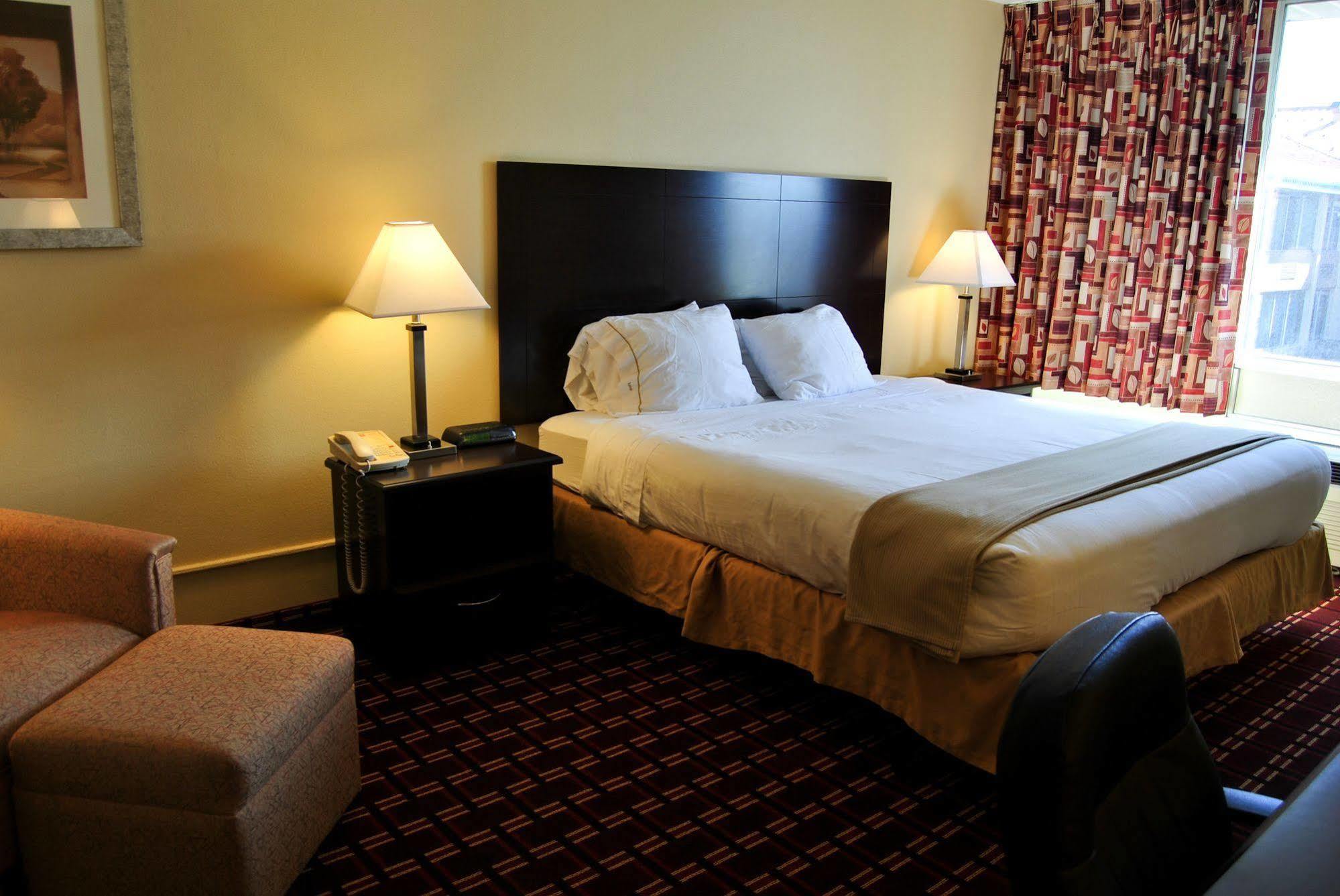 Econo Lodge Inn & Suites Triadelphia - Wheeling Zewnętrze zdjęcie