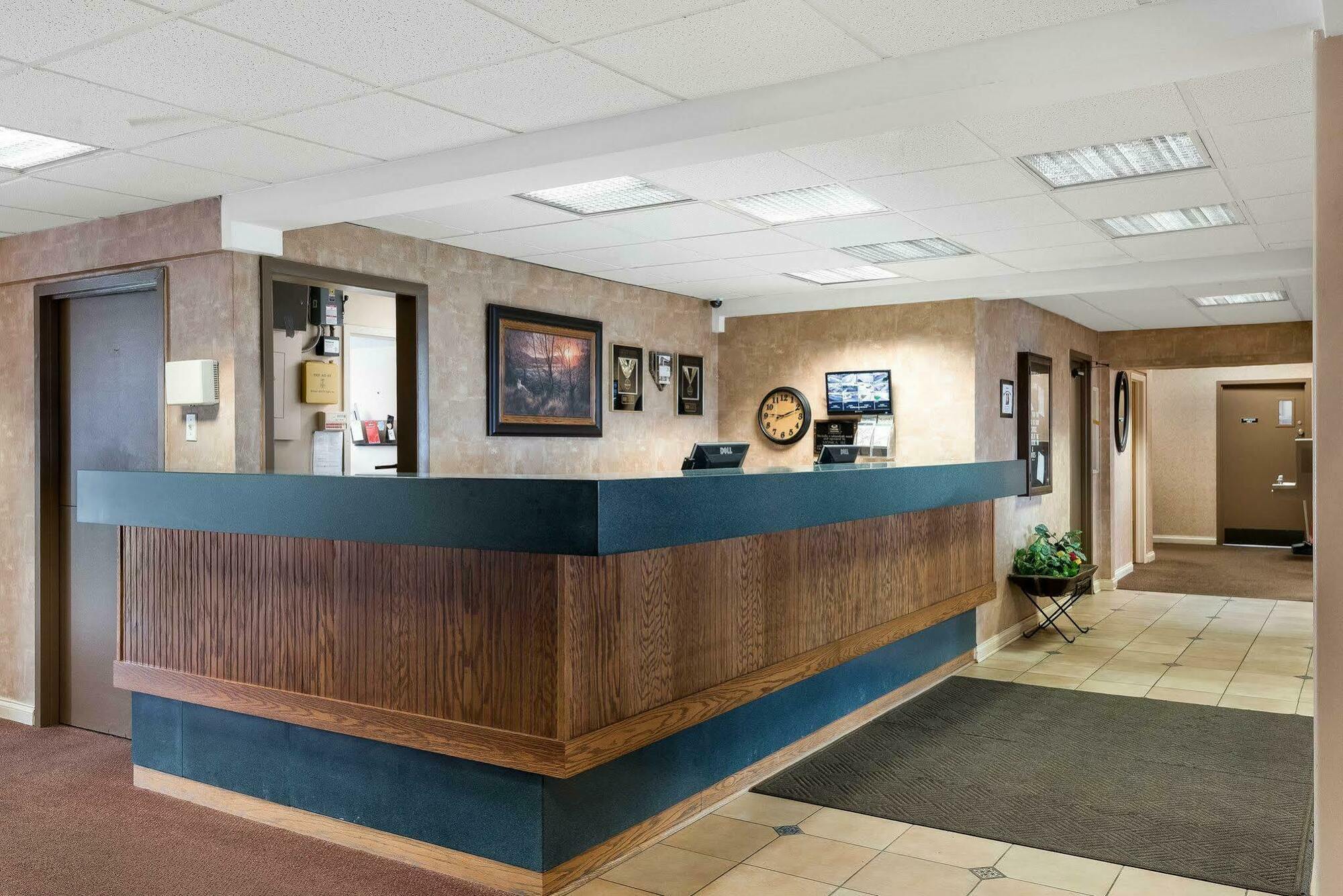 Econo Lodge Inn & Suites Triadelphia - Wheeling Zewnętrze zdjęcie